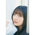 日向坂46・竹内希来里、窓越しに大人びた表情で魅せる
