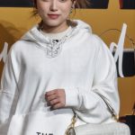 【動画】元HKT48・矢吹奈子が生脚チラリ！大人可愛いFENDIミニ丈スタイルでお目見え！