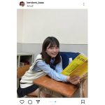 佐藤かれん、「放課後デートしよ」女子高生コスで生脚チラリ