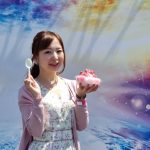 肉フェスでイチゴかき氷を食べるスイーツライターが「可愛すぎる？」と話題に