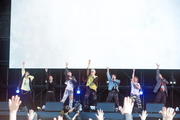 SKY-HI&BE:FIRSTがSKY STAGEに出演！激しいパフォーマンスで魅了＜JAPAN JAM 2023＞