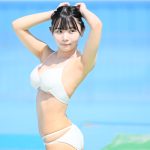 【写真特集】一ノ瀬なな、白ビキニと黒髪ロングヘアの王道コスで釘付け！＜近代麻雀水着祭2023＞