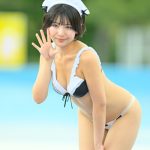 【写真特集】レースクイーン・佐々木萌香、もちもち感で誘うメイドビキニ姿でフェチのツボ刺激！＜川越水上公園プール撮影会＞