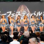 【写真特集】CYBERJAPAN DANCERS、超ミニなデニムパンツで美脚披露！セクシーなダンスに会場釘付け！