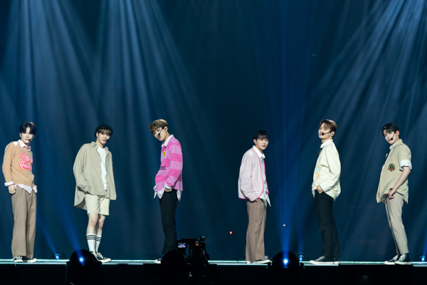 【写真特集】「KCON 」初登場のDXTEEN、ポップな衣装で初々しいパフォーマンス！＜KCON JAPAN 2023＞