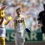 藤間爽子、甲子園球場で初の始球式に挑戦