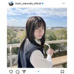 桜田ひより、制服姿で振り向き微笑むオフショットが無敵すぎる！