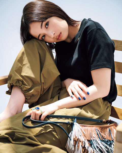 広瀬すず、Tシャツスタイルで「CLASSY.」表紙に初登場！