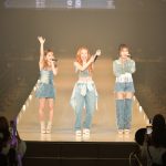 【動画】ヘラヘラ三銃士、大胆なデニム衣装でノリノリのパフォーマンス！＜札幌コレクション 2023 SPRING/SUMMER＞