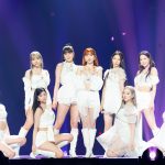 NiziU、ミニ丈衣装で脚線美全開！「KCON JAPAN」初日のSHOWに登場＜KCON JAPAN 2023＞
