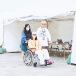 のん、捻挫で椅子に座りながらも大熱唱！