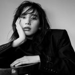 のん、美くびれ際立つへそ出しパンツスタイル披露