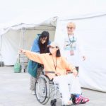 のん、捻挫で椅子に座りながらも大熱唱！