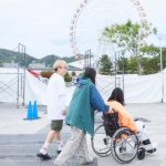 のん、捻挫で椅子に座りながらも大熱唱！