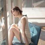 高橋ひかる、ミニワンピからのぞかす透明美脚にファンうっとり！