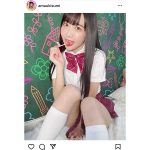 #2i2・天羽希純、アメ舐めがあざといイタズラ制服ショットで誘惑！