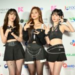 【写真特集】VIVIZ（ビビジ）、セクシーなミニスカ黒衣装でヘルシーに肌見せ＜KCON JAPAN 2023＞