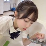#ババババンビ・岸みゆ「一緒に青春しよ」、制服姿で水を飲む仕草が可愛すぎる！