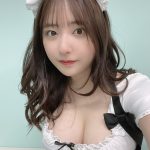 麻倉瑞季、美バストこぼれるメイドコスでファン悩殺！