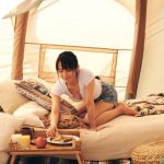 吉岡里帆、透き通る美背中にファンうっとり！「目の栄養剤」「魅力が浮かび上がってくるよう」