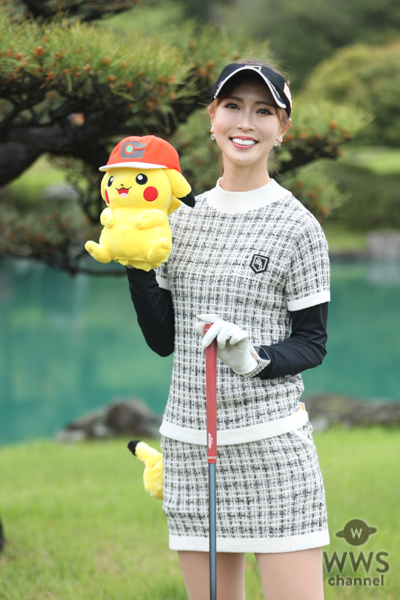 【動画】新井美穂、ミニスカゴルフウェアで大栄カントリー倶楽部のコースの魅力語る！「庭園の名物ホールで池が綺麗」