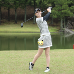 【動画】新井美穂、ミニスカゴルフウェアで大栄カントリー倶楽部女子研修会の今後の目標語る！