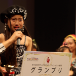 【動画】現役女子小学生・友岡美里愛さん、黒のタイトミニワンピで美脚アピール！４度目挑戦で見事グランプリを受賞＜第８回九州キッズモデルオーディション＞