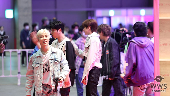 【動画】iKON、カジュアルコーデでレッドカーペットに登場で笑顔見せる！＜KCON JAPAN 2023＞