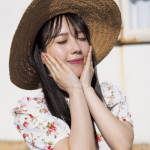 小湊よつ葉、大胆なフルヌードで悩殺ポーズ！ 2nd写真集『花笑み』を5月12日に発売。