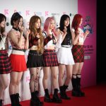 STAYC（ステイシー)、美脚アピールミニスカ衣装でレッドカーペットに登場！＜KCON JAPAN 2023＞