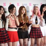 STAYC（ステイシー)、美脚アピールミニスカ衣装でレッドカーペットに登場！＜KCON JAPAN 2023＞