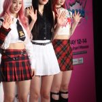 STAYC（ステイシー)、美脚アピールミニスカ衣装でレッドカーペットに登場！＜KCON JAPAN 2023＞