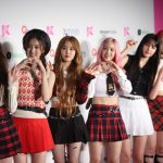 STAYC（ステイシー)、美脚アピールミニスカ衣装でレッドカーペットに登場！＜KCON JAPAN 2023＞