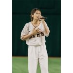 足立佳奈、読売ジャイアンツのイベントで圧巻の歌声を披露！
