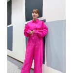 平祐奈、ショッキングピンクのジャンパースーツ姿で呼びかけ「沢山のご応募おまちしております」