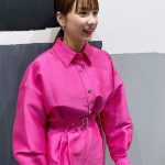 平祐奈、ショッキングピンクのジャンパースーツ姿で呼びかけ「沢山のご応募おまちしております」