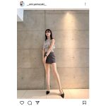 山崎あみ、超ミニ×ヒールで美脚スラり「とっても詐欺になった写真」とコメント