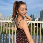 板野友美、キャミワンピで肌見せショットを公開「可愛すぎる…！」「最強だ」とファン歓喜