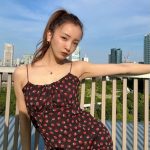 板野友美、キャミワンピで肌見せショットを公開「可愛すぎる…！」「最強だ」とファン歓喜