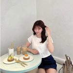 いしかわなつみ、ミニスカ×サンダルで美脚スラリ「脚長すぎ！」「デニムスカート似合う」とファン歓喜
