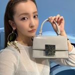 板野友美、有名ブランド『Tory Burch』のポップアップストアに登場！「人魚みたいでステキ！」「全ておしゃれ」とファン歓喜
