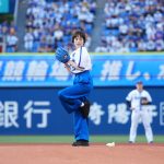 筧美和子、「305」（みわこ）のベイスターズユニフォームで始球式に登場！「一番いい球が投げられた」