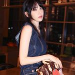 宮脇咲良、高級ブランド「ルイ･ヴィトン」コーデで真っ白な美脚スラリ「美脚すぎ優勝」とファン歓喜