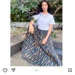 Koki,、黒髪サラリ。白T×プリーツスカートで夏コーデ披露！