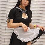 現役看護師兼コスプレイヤー・さとはる、「コスホリック」で猫耳メイドに変身し美谷間チラリ！