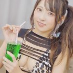 日下部ほたる、ヒョウ柄ビキニの美尻見せつけ振り向きショット披露！