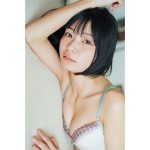 日高里緒（ベンジャス！）、黒髪ショートが映える透明美ボディを大胆披露！