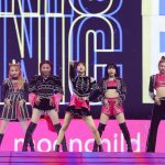 【ライブレポート】MOONCHILD、シックな黒衣装で初の海外ステージ！韓国「2023 Weverse Con Festival」初日に出演