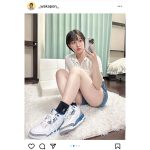 NMB48・安部若菜、超ミニ丈デニムで透明美脚見せつけ！