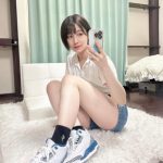 NMB48・安部若菜、超ミニ丈デニムで透明美脚見せつけ！